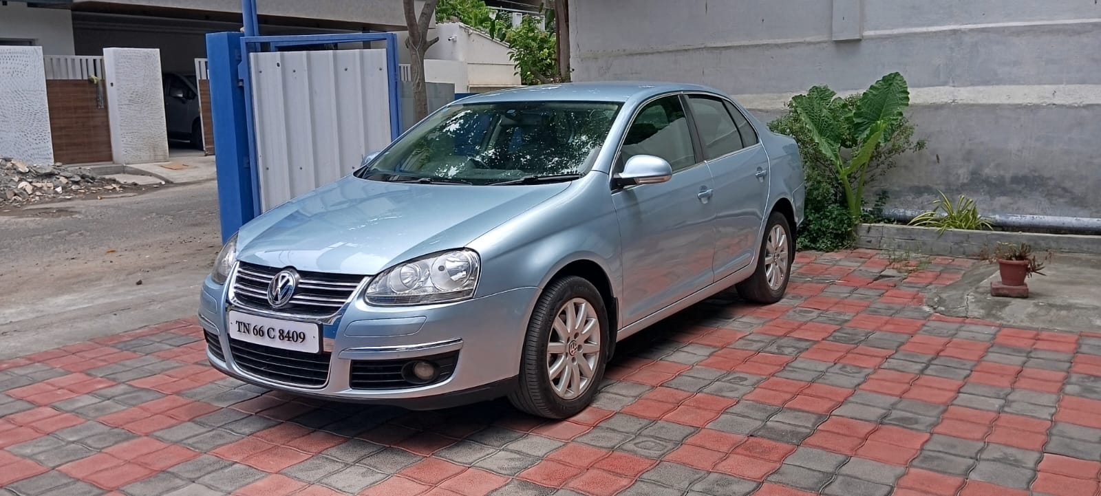 Volkswagen Jetta - Image 2